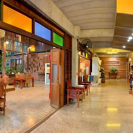 Hug Sakhonnakhon Hotel Sakon Nakhon Exterior photo