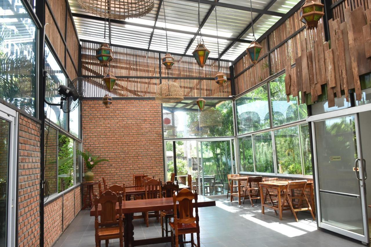 Hug Sakhonnakhon Hotel Sakon Nakhon Exterior photo